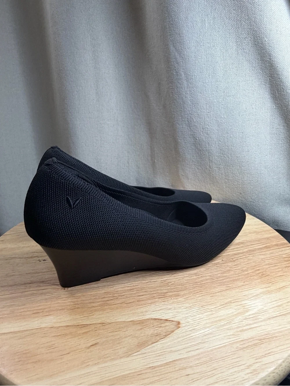 Vivaia women’s wedge